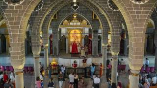 Diyarbakır'daki tarihi kilisede Paskalya ayini