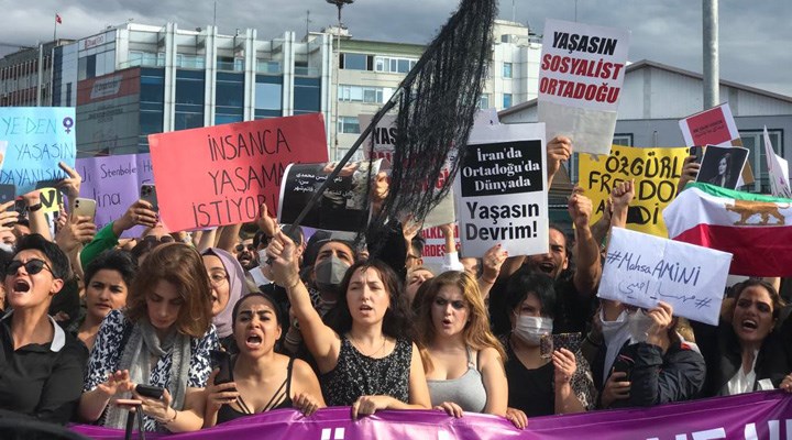 Kadınlar Mahsa için sokakta: İran’da, Türkiye’de ve her yerde özgürlük!