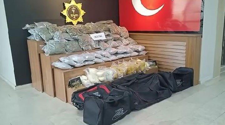 Urfa'da özel bir üniversiteye ait araçta 74 kilo uyuşturucu bulundu