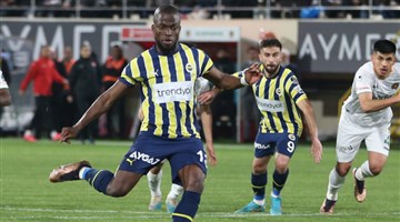 Fenerbahçe, Alanya'da geriden gelip kazandı